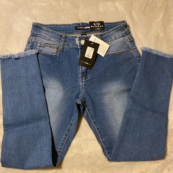 Fashion Nova - On The Fray Ankle Jeans - Picture 2 of 4